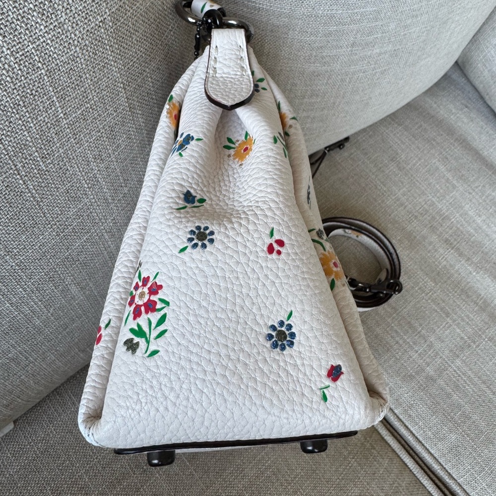 Coach Shay Crossbody Bag With Wildflower Print pebbled leather - Picture 7 of 17